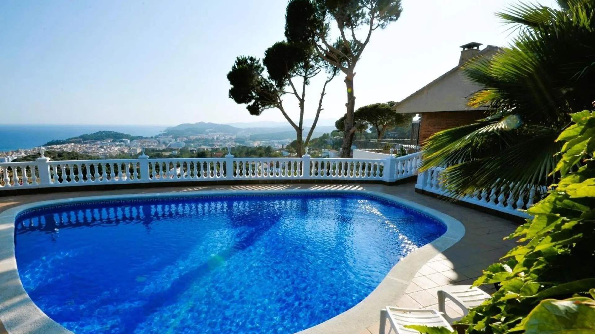 Ferienhaus Fluvia Fuer 17 Personen In Lloret De Mar Semesterbostad